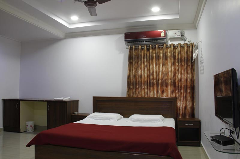 Gvk Inn - Executive A/C with Kitchen Room-1