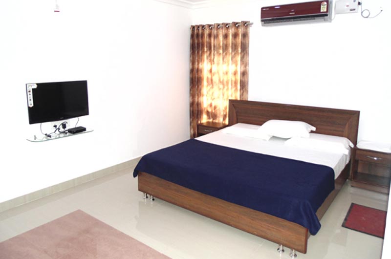 Gvk Inn - Executive A/C with Kitchen Room-2